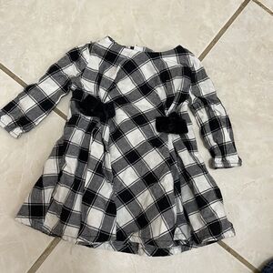 582. Carter's dress size 6 months